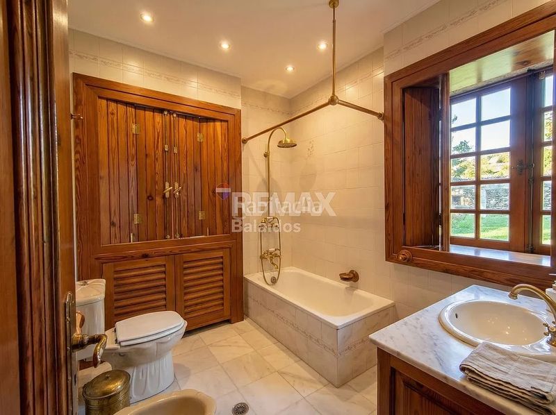 Foto 08e7abdb-2e64-43ea-955f-a13471134db1. Casa amb calefacció aparcament piscina a Tui