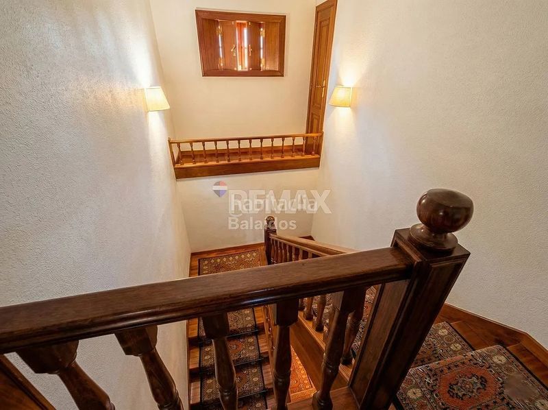 Foto 0f0902f4-425a-4ed1-862b-2e9c842639b5. Casa amb calefacció aparcament piscina a Tui