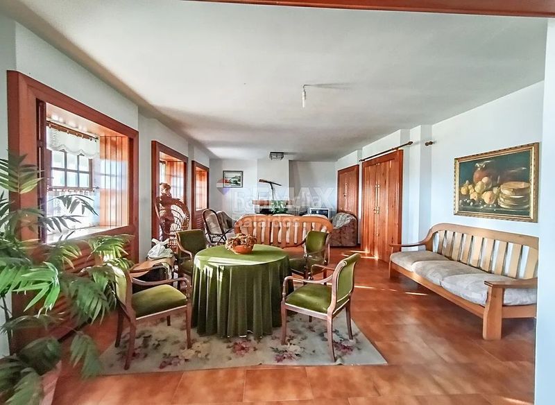 Foto 89296361-7c8a-4ba0-89eb-f5b80156cb27. Casa amb calefacció aparcament piscina a Tui