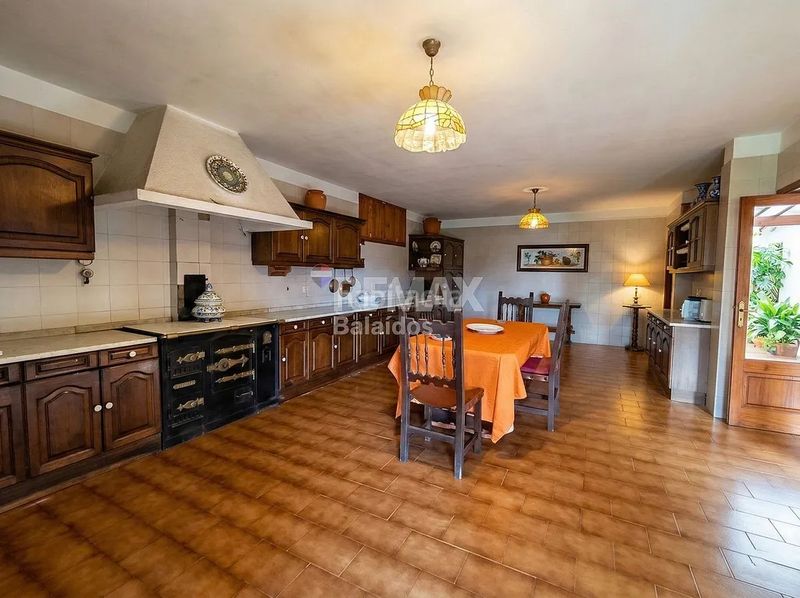 Foto ba212560-507c-4116-92e6-3d4510220311. Casa amb calefacció aparcament piscina a Tui