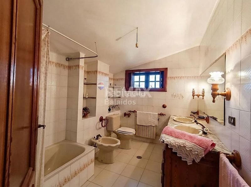 Foto cdcc1464-026b-4d0d-ad1e-1f002974dfad. Casa amb calefacció aparcament piscina a Tui