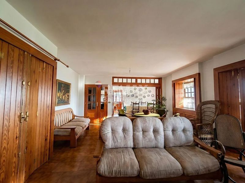 Foto d95df655-5a09-4f92-866d-3f47476577f7. Casa amb calefacció aparcament piscina a Tui