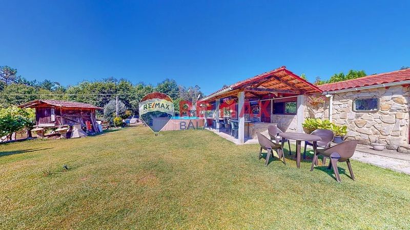 Foto 51bc6bd4-2749-438a-92f4-d840877c5650. Casa amb xemeneia aparcament piscina a Ponteareas