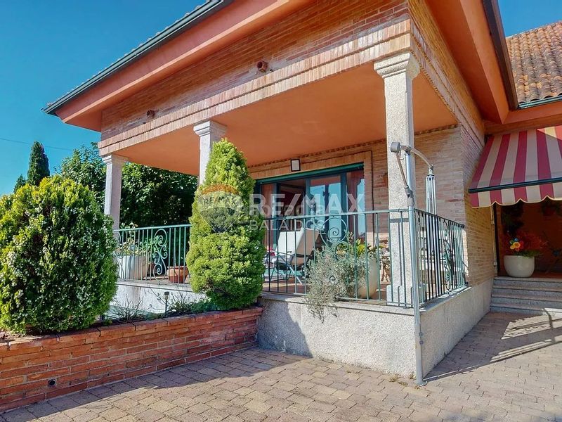 Foto 4246f141-5731-4037-9dd8-28016cbf5d8e. Casa amb xemeneia calefacció aparcament piscina a Gondomar