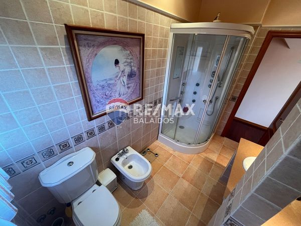 Foto 72f8f2d2-a0cf-49c3-95a5-5a9eab484984. Casa amb xemeneia calefacció aparcament piscina a Gondomar