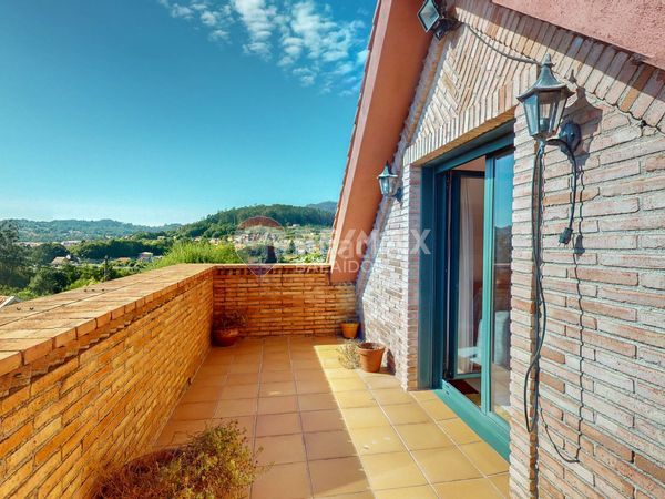 Foto 7a0372a3-a69d-40a4-8974-a55ca92e009a. Casa amb xemeneia calefacció aparcament piscina a Gondomar