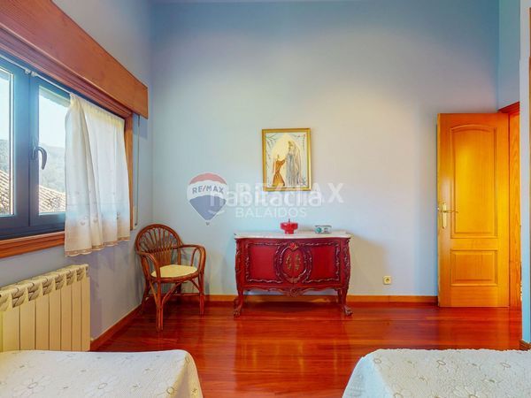 Foto b6f06f3e-40a8-492d-ba55-989c2e0ca3e3. Casa amb xemeneia calefacció aparcament piscina a Gondomar