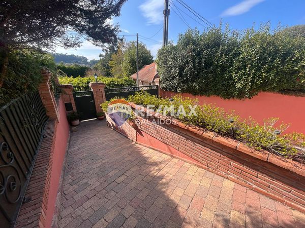 Foto bbe99dc6-4d41-4eab-8f5d-8959a9620a8b. Casa amb xemeneia calefacció aparcament piscina a Gondomar