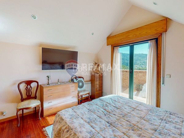 Foto e198d395-1282-497f-9295-14b75a6e93ec. Casa amb xemeneia calefacció aparcament piscina a Gondomar