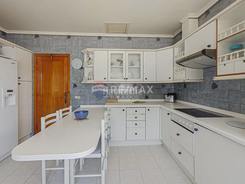 Foto 1c0ace99-1771-4d0b-badb-a3ae9aa5873e. Casa amb xemeneia calefacció aparcament piscina a Tomiño