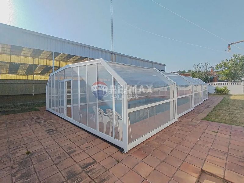 Foto c045e889-7a26-46ce-b03c-ffb190a49ee7. Casa amb xemeneia calefacció aparcament piscina a Tomiño