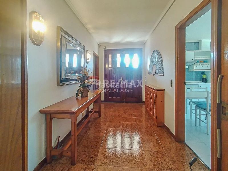 Foto c191abea-ed40-4e53-9dc2-4162aedf5b1c. Casa amb xemeneia calefacció aparcament piscina a Tomiño