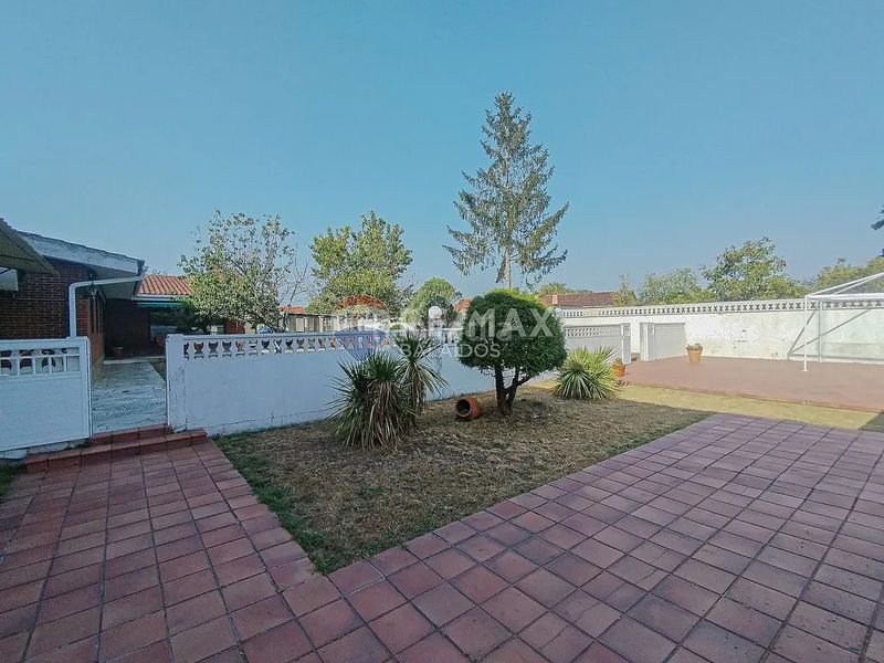 Foto d95b273d-3c9d-4129-8c43-2534797cea09. Casa amb xemeneia calefacció aparcament piscina a Tomiño