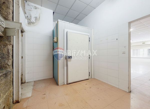 Foto 43ea61d3-7af3-4f96-8d39-bc7b49cc1d3f. Local comercial a Centro - Areal Vigo