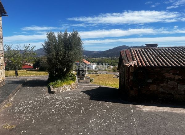 Foto 63eb072f-35e8-4c9f-83c1-bf4653d2e2f2. Casa amb aparcament a Rosal (O)