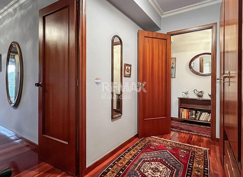 Foto a2e95777-eabd-4226-b10b-57093d6a9685. Pis amb calefacció aparcament a Plaza España - Corte Inglés Vigo