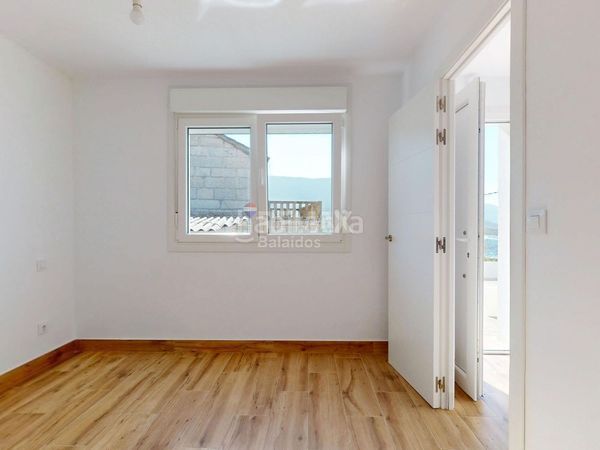 Foto e08d30db-c2f2-42d0-b37c-381fa71e4a51. Casa amb xemeneia calefacció a Oia