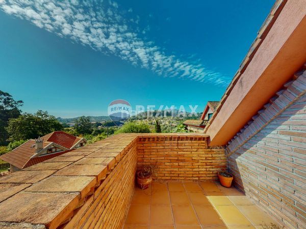 Foto 97b3dd7e-b324-41a4-82ee-7768332e3d5c. Casa amb xemeneia calefacció aparcament piscina a Gondomar