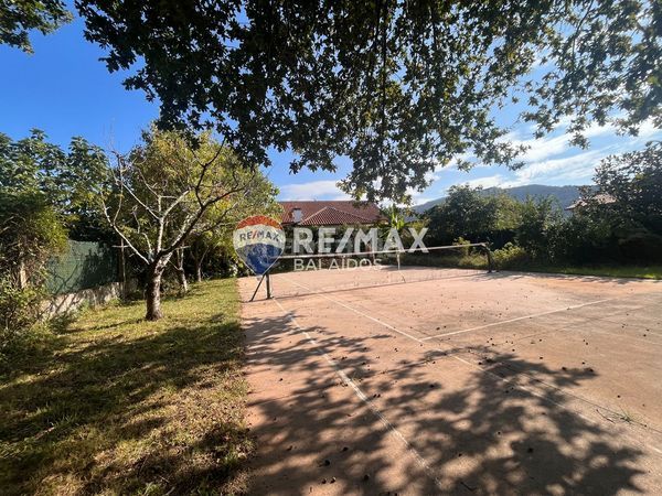 Foto a57c5bb6-fdf4-4f90-b41d-b28f532cda42. Casa amb xemeneia calefacció aparcament piscina a Gondomar