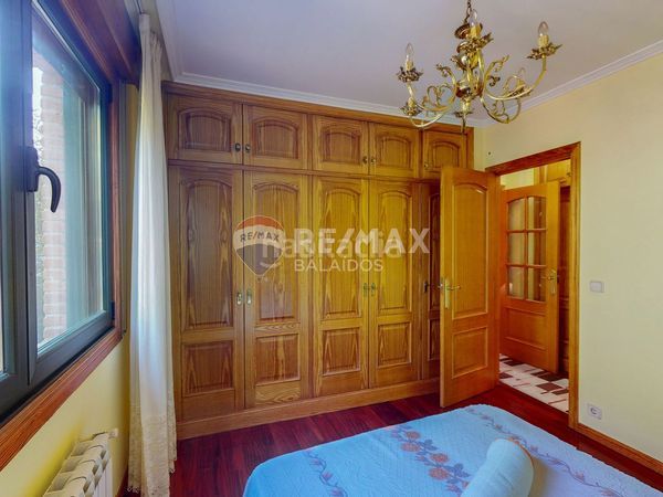 Foto d04f9514-1699-4eba-afd7-670d0f12a4bd. Casa amb xemeneia calefacció aparcament piscina a Gondomar