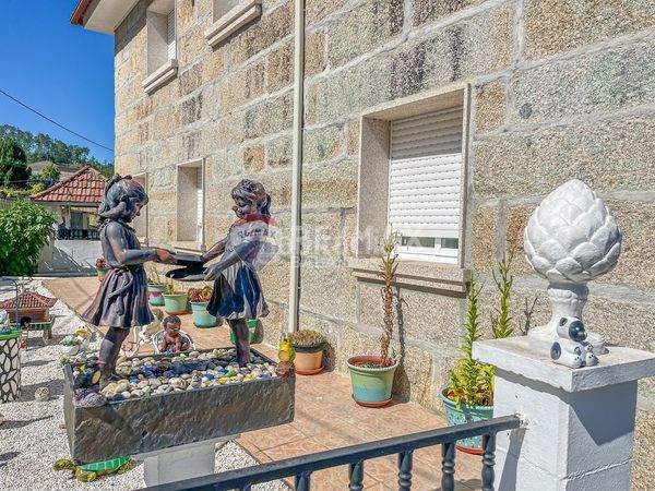 Foto 31928d9b-9f58-4230-bdee-4644e8fdf68d. Casa amb calefacció aparcament a Ponteareas