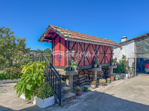 Foto 7972f387-a098-4c46-aacb-79317706d210. Casa amb calefacció aparcament a Ponteareas