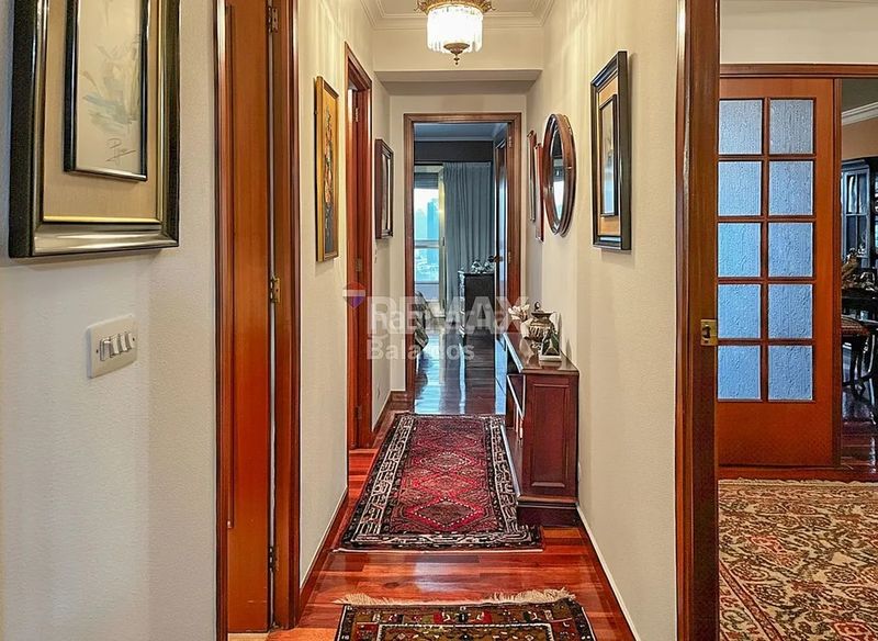 Foto e2699773-0297-4388-b242-3fc9fd9e2ee8. Pis amb calefacció aparcament a Plaza España - Corte Inglés Vigo