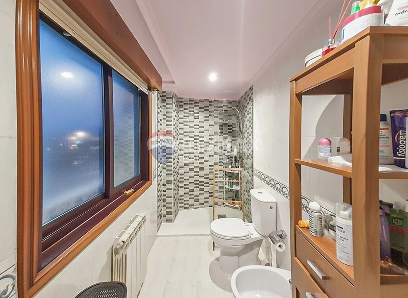 Foto dc7d7108-04d7-41cd-a8a3-b30a4875600b. Pis amb calefacció aparcament a Ponteareas