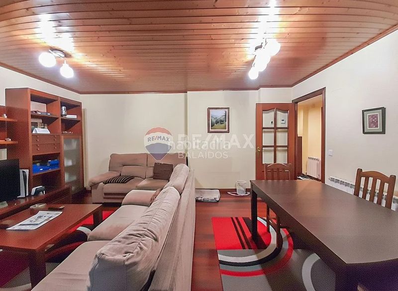 Foto efd7ffaf-e1dc-4277-877d-a7654528f59d. Pis amb calefacció aparcament a Ponteareas