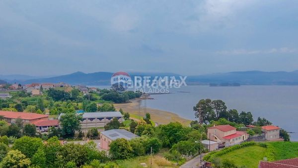 Foto e8f90fd9-cd49-47a1-baa6-df4799c675af. Xalet amb aparcament a Vilaboa