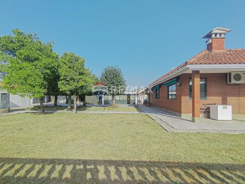 Foto 00636fe6-bc54-442b-bc1e-2eb86ba4fffc. Casa amb xemeneia calefacció aparcament piscina a Tomiño