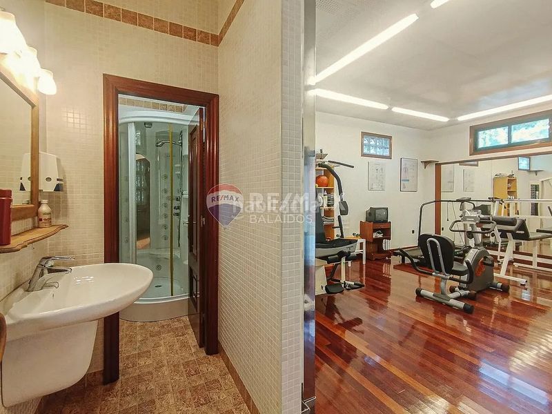 Foto 369b8c07-6a1d-42b0-a554-eaa33bd7c238. Casa amb xemeneia calefacció aparcament piscina a Tomiño