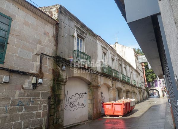 Foto a80c3579-8b6d-4cc6-ab58-3a6d32a8c195. Casa amb aparcament a Centro - Echegaray Pontevedra