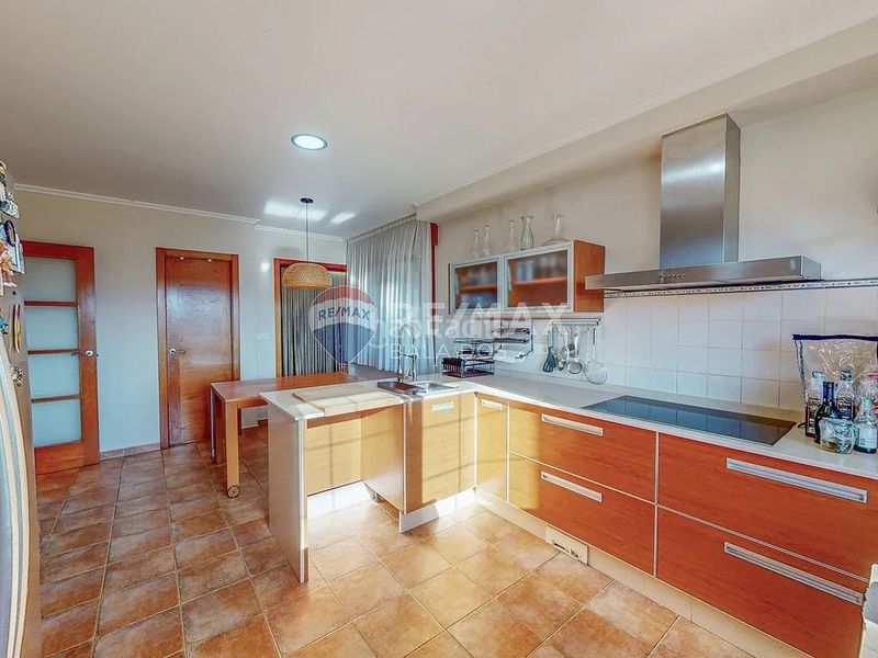 Foto 1ad0f203-1a41-44f3-929e-ae8382318573. Casa amb xemeneia calefacció aparcament piscina a Tui