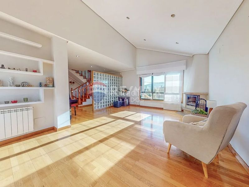 Foto 28eabc3a-a73e-4475-86be-0789234a581e. Casa amb xemeneia calefacció aparcament piscina a Tui