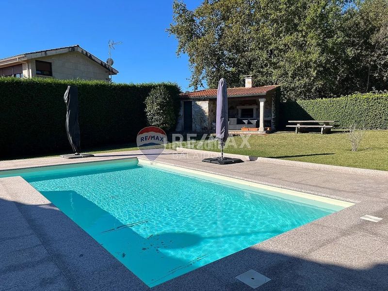 Foto 6cc24b55-8927-470b-8248-4f7e449c302d. Casa amb xemeneia calefacció aparcament piscina a Tui