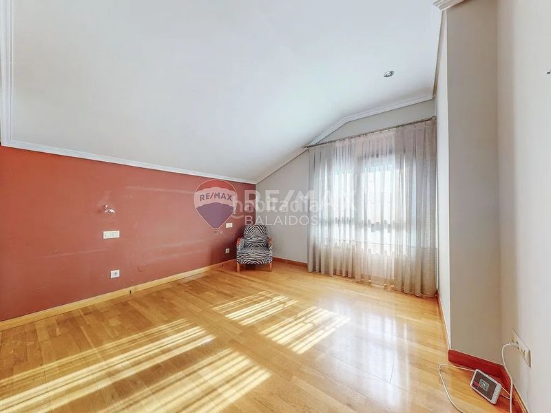 Foto 89f68f99-e1cb-417c-ac5f-457bf23bdee9. Casa amb xemeneia calefacció aparcament piscina a Tui