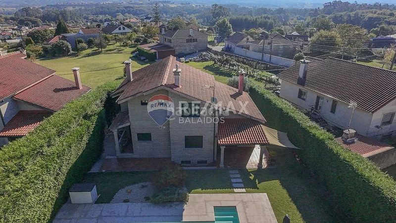 Foto aacfe537-37f4-4747-98ad-a3b2802bfb39. Casa amb xemeneia calefacció aparcament piscina a Tui