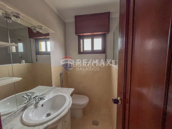 Foto ad7d152e-7aec-4ea1-9b90-86ca88011377. Casa a Lavadores Vigo