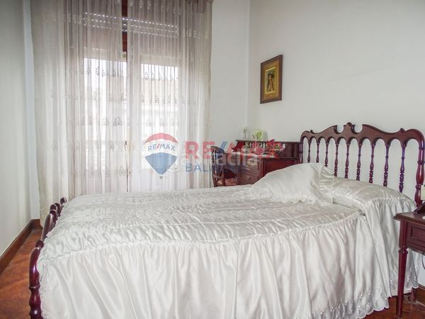 Foto 322b23f0-45eb-465c-b86a-25f3c15a446f. Casa adossada a Lavadores Vigo