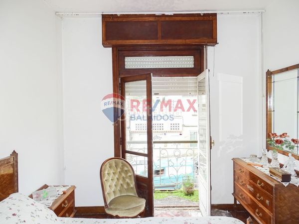Foto f47a9d5c-c61a-439d-9534-7799e8dcd183. Casa adossada a Lavadores Vigo