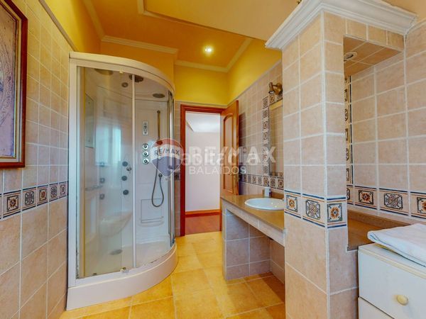 Foto d4c72141-07a2-4f2d-9e78-979f0a7cdbeb. Casa amb xemeneia calefacció aparcament piscina a Gondomar