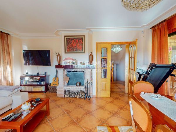 Foto dbd12bbc-d392-46e0-8964-5aa0b8aef8de. Casa amb xemeneia calefacció aparcament piscina a Gondomar