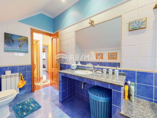 Foto e580f8e9-d7ca-4a9f-af9c-8a78f489c81e. Casa amb xemeneia calefacció aparcament piscina a Gondomar
