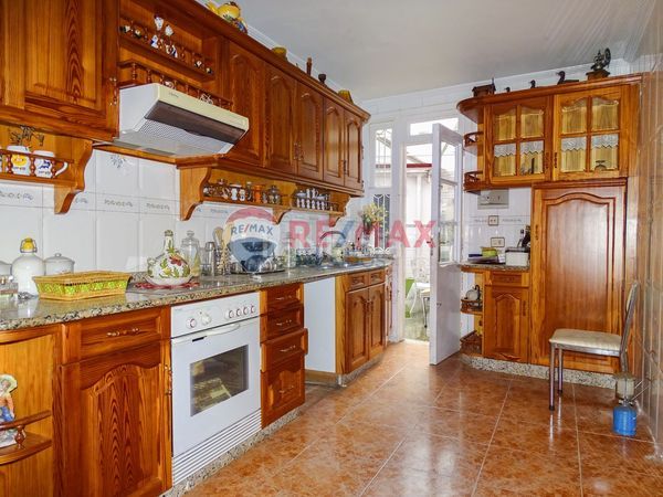 Foto 1350e356-f26e-4ea6-b895-a325d517e2ae. Casa a Lavadores Vigo