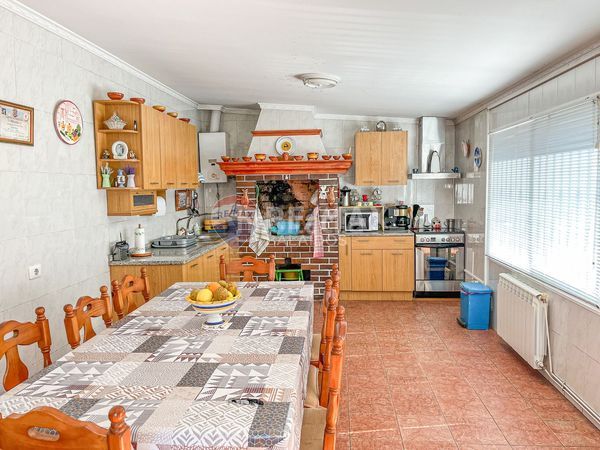 Foto 7cd78e55-2b2c-4169-8693-bfee98674735. Casa amb calefacció aparcament a Ponteareas