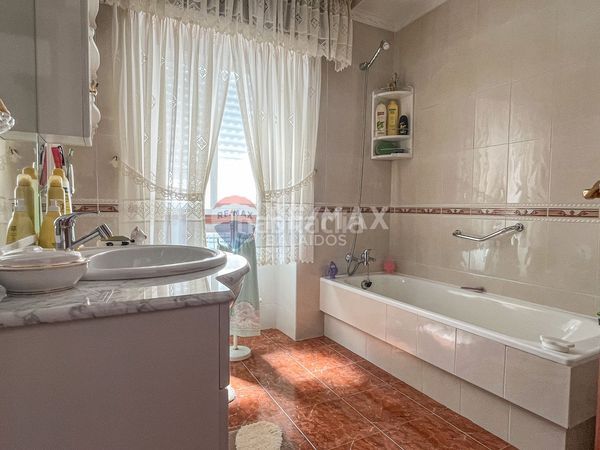 Foto bdd928a5-f34f-452e-bd64-16de5ab0da2d. Casa amb calefacció aparcament a Ponteareas