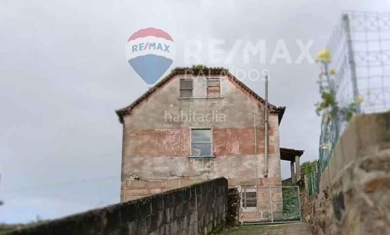 Foto af36ecaf-460a-4d49-a9d2-9e4b5748f214. Casa amb aparcament a Moaña