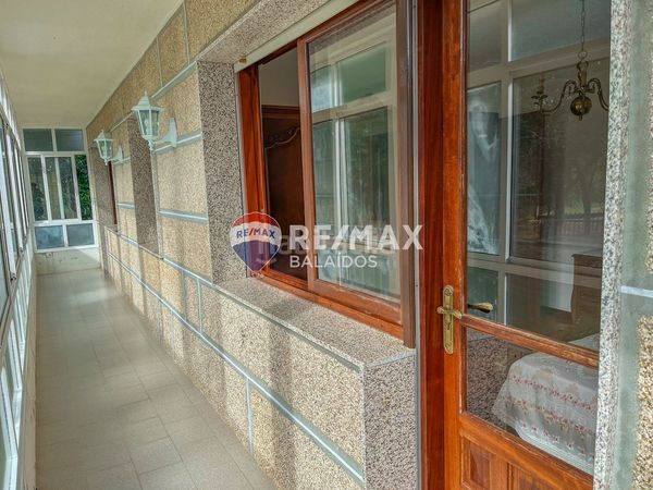 Foto 145e9f1d-8ea1-4f33-8b8e-c6f2b84d95c2. Casa amb aparcament a Covelo (O)