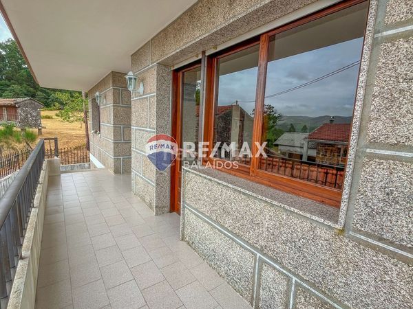 Foto 60dffc3c-9258-4da6-b331-f5305283f5ce. Casa amb aparcament a Covelo (O)